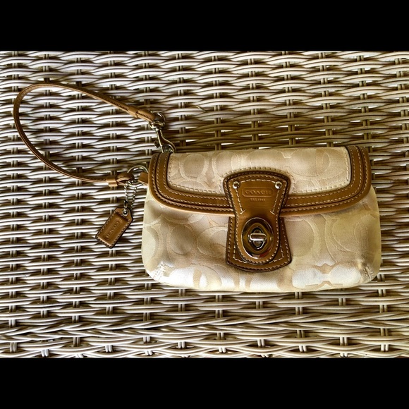 Coach Wristlet - Picture 6 of 6